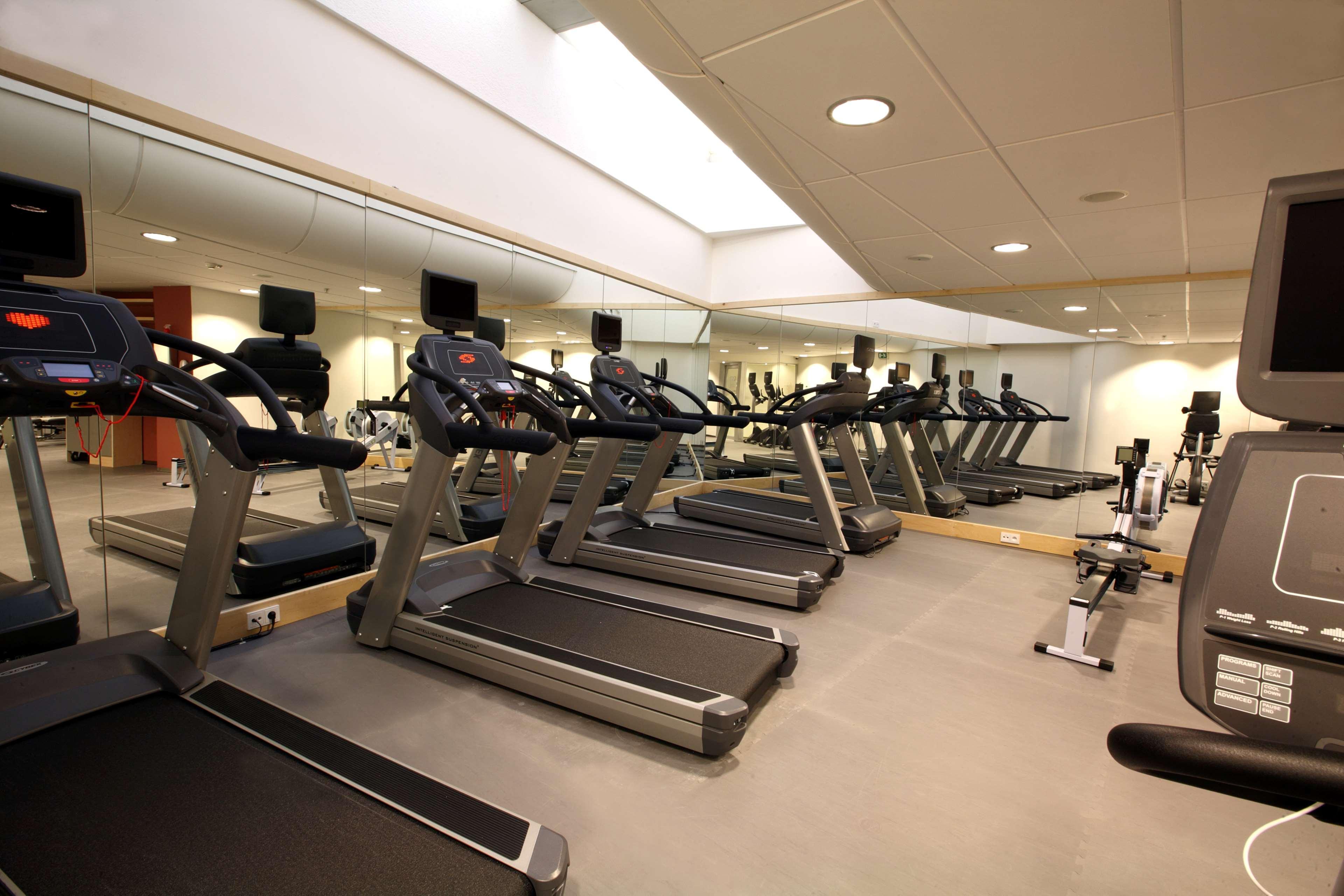 Hilton Prague Old Town Hotel Kültér fotó The gym at the 1000 Museum Hotel
