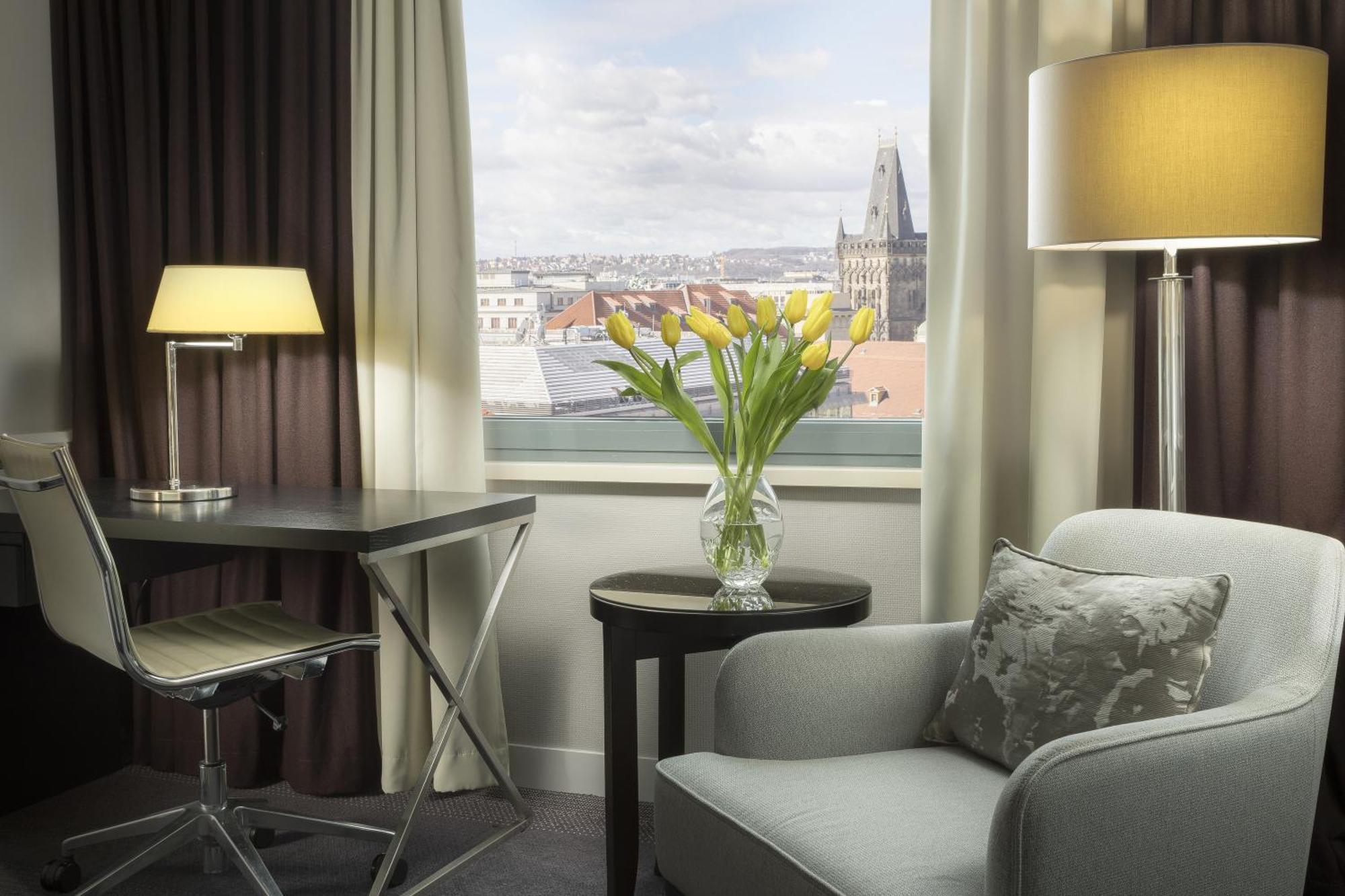 Hilton Prague Old Town Hotel Kültér fotó A room at the Hotel de France