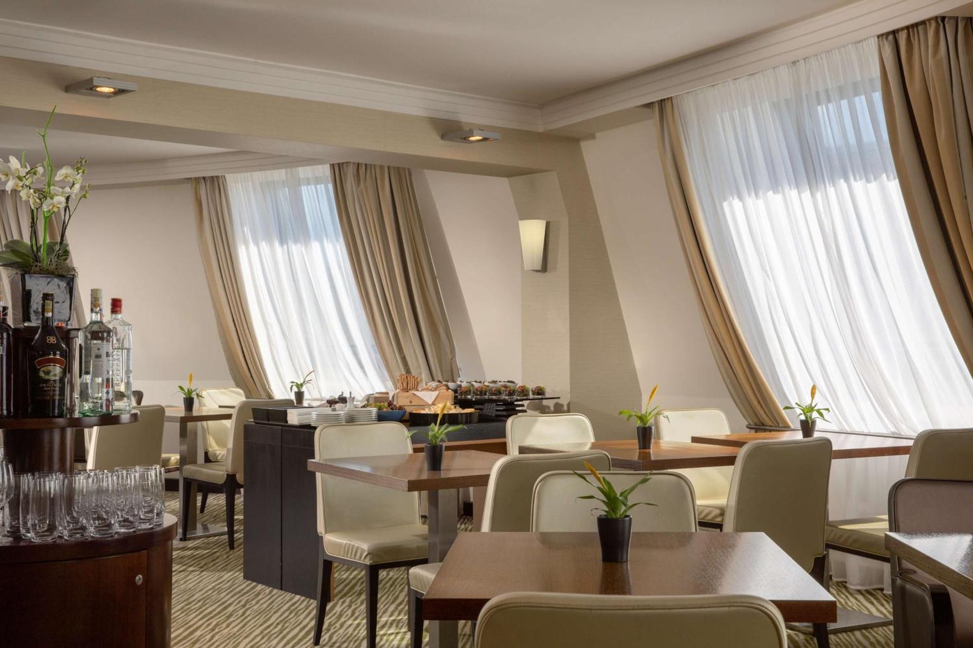 Hilton Prague Old Town Hotel Kültér fotó The restaurant